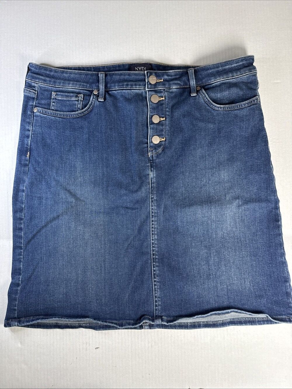 NYDJ Button Front Blue Denim Skirt Sz 14 Lift & Tuck Stretch Knee Length Pockets